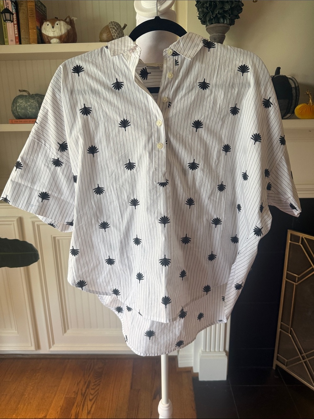 Loft hi-low short sleeved oversized blouse sz. XS